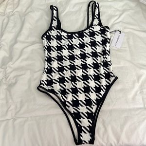 NWT WeWoreWhat Black and White Houndstooth Scoop Back One Piece Bathing Suit
